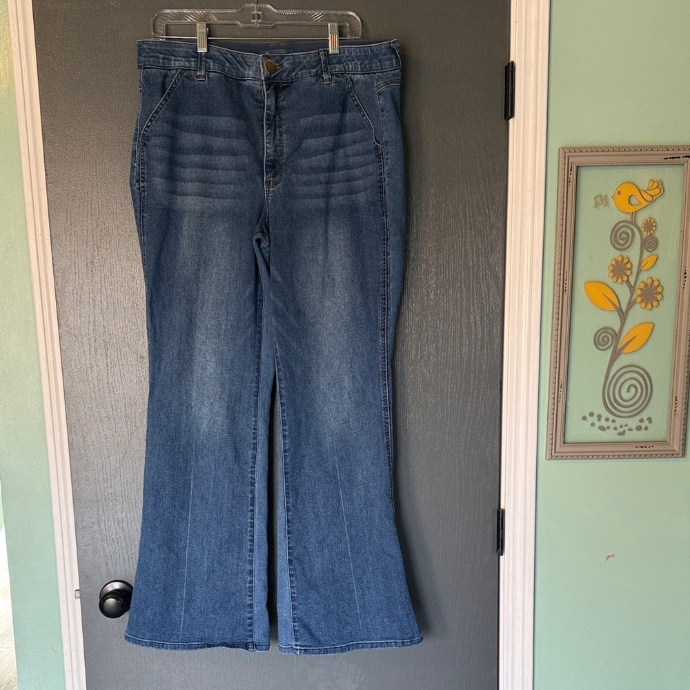 Democracy Vintage Wash Flare Jeans in Blue